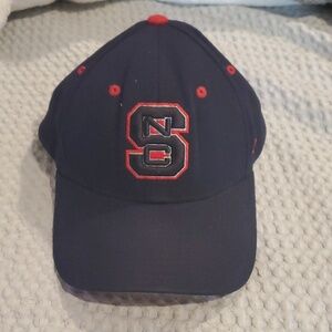 VTG Zephyr NC STATE NCSU Wolfpack Embroidered Z Fit Size M/L Fitted Hat